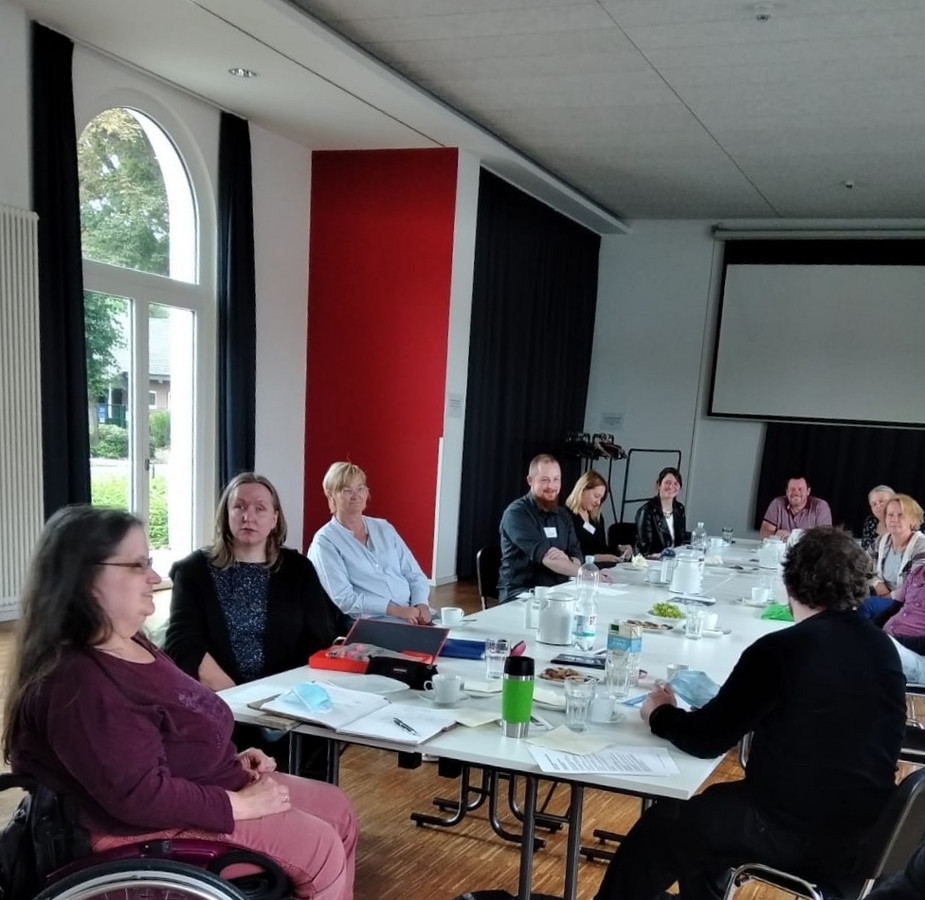 Das Bild zeigt die Teilnehmende des EUTB-Vernetzungstreffens in Arnsberg.