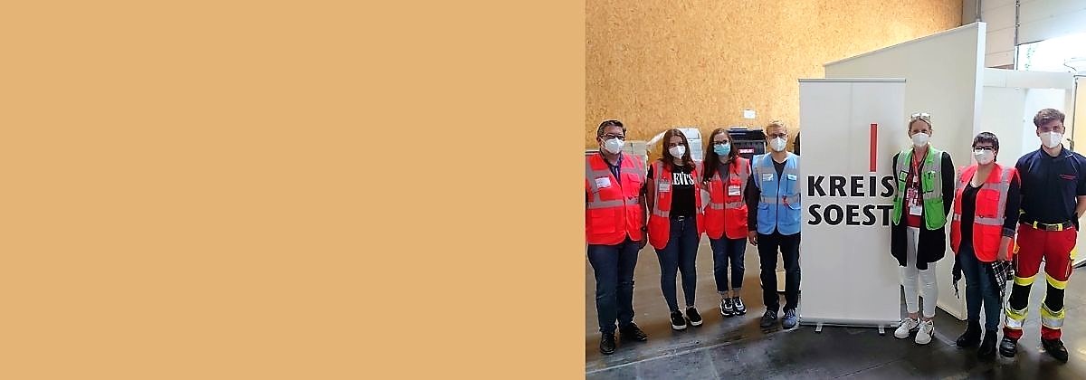 Das Foto zeigt sieben Personen. Sie stehen nebeneinander vor einem Plakat mit der Aufsschrift Kreis Soest. Die Personen sind von links nach rechts Mirko Hein, Jana Gernhard, Isabell Bankamp, Benjamin Behrens, Petra Jakobi, Tatjana Schmidt und Matthias Kokenkemper.