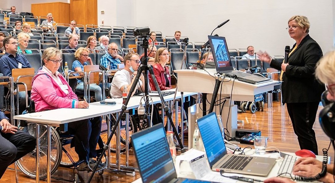 Claudia Middendorf (rechts im Bild) beim Empfang der kommunalen Behindertenbeauftragten.