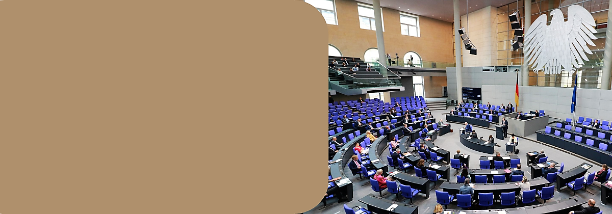 Ein Blick von oben in den Deutschen Bundestag.