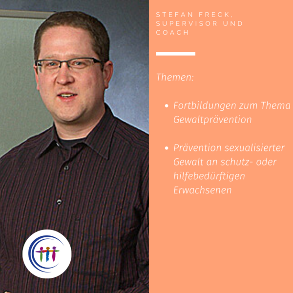 Foto Stefan Freck. Es steht geschrieben: Stefan Freck, Supervisor und Coach. Themen: Fortbildungen zum Thema Gewaltprävention, Prävention sexualisierter Gewalt an schutz- oder hilfebedürftigen Erwachsenen.